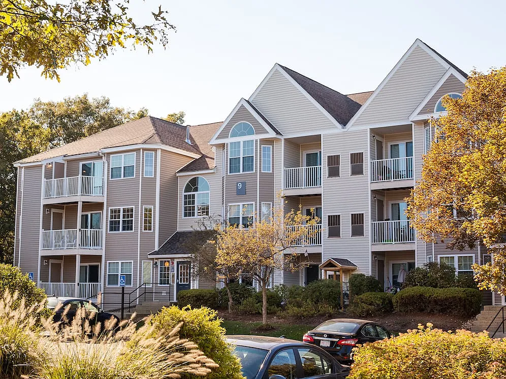 Avalon Burlington — Photo 1