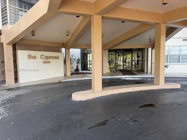 1200 Saint Charles Pl APT 321, Pembroke Pines, FL 33026