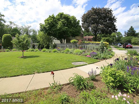 3rd image of 1906 Woodgate Ln