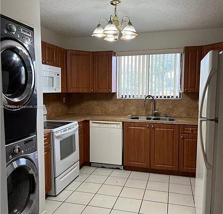 3rd image of 714 NW 106th Ave #B2-1