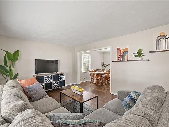 4th image of 10036 Bennington Ave