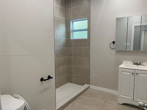 5th image of 815 NW 2nd Ave #1