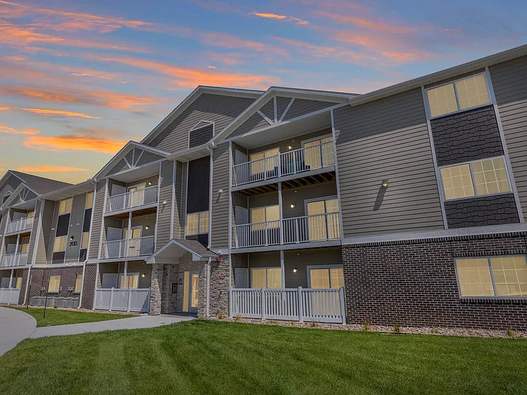 Kings Ridge Apartments — Photo 20
