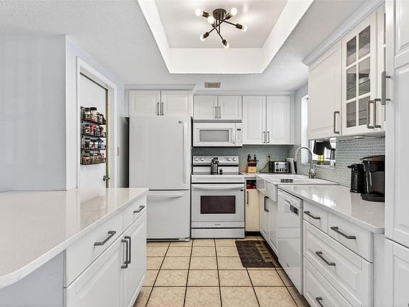 5th image of 8018 Valmy Ln