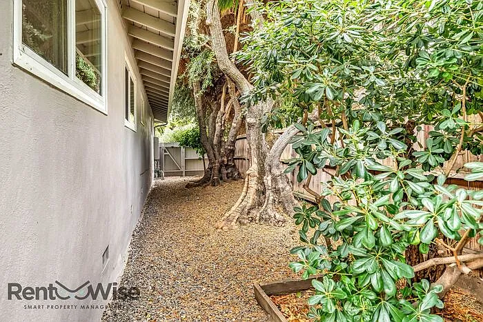 2080 Helena Way — Photo 27