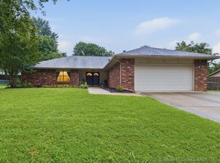 7109 S Peach Ave, Broken Arrow, OK 74011