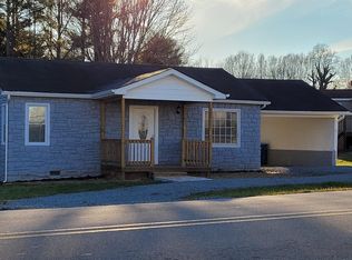757 N State St, Yadkinville, NC 27055