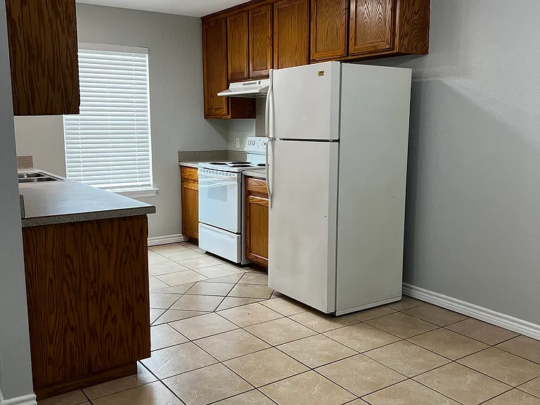 511 W Live Oak St #B — Photo 8