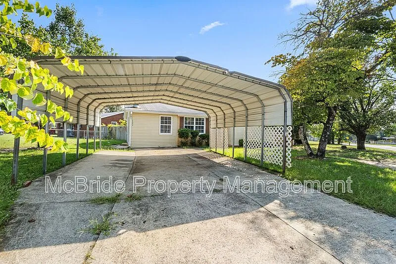 4 bed, 2.0 bath, 1456 sqft, $1,500 — Photo 3