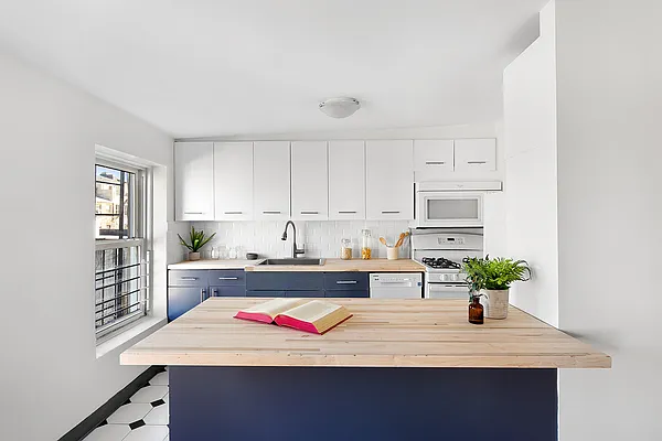 Sold by Compass | media 3