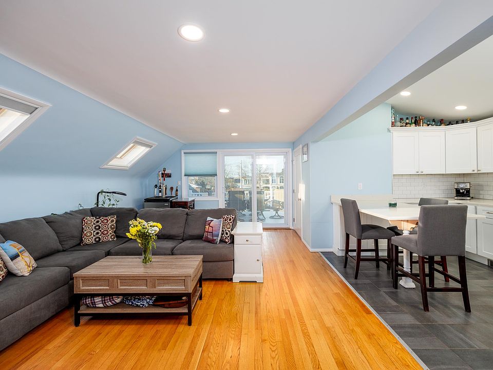 1st image of 320 Pacific Blvd