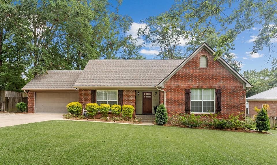 1st image of 2421 Stonewood Dr