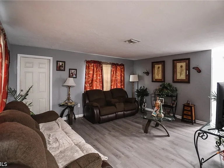 2406 Linhart Ave — Photo 5