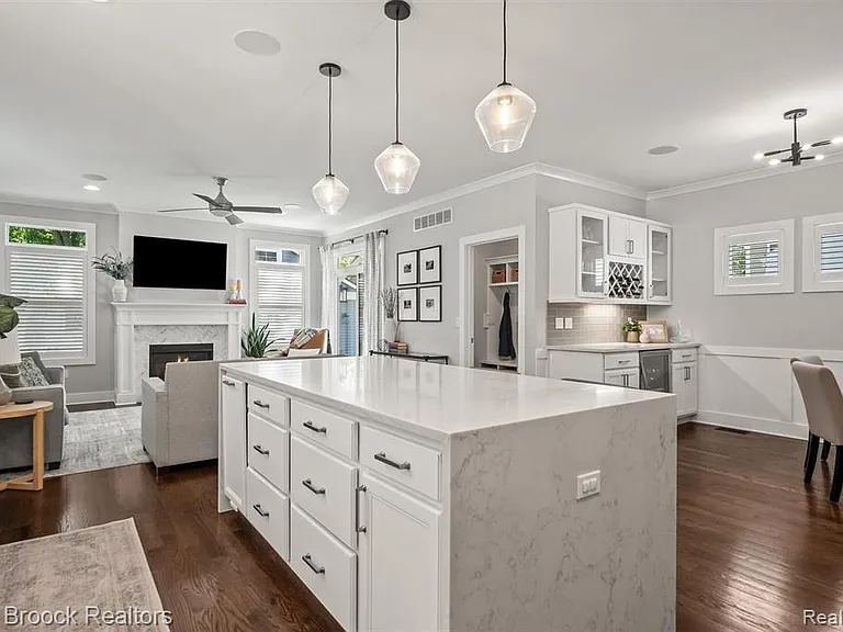 402 N Alexander Ave — Photo 5