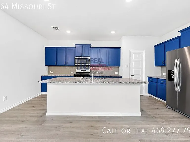 2064 Missouri St — Photo 9