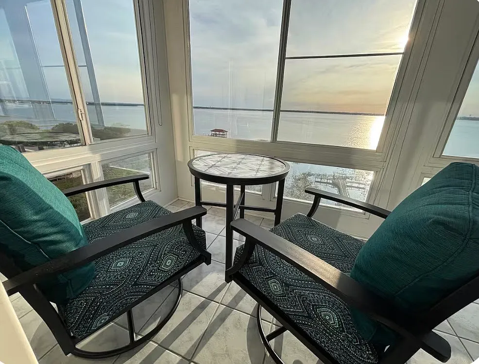 2 bed, 1116 sqft, $1,900 — Photo 1