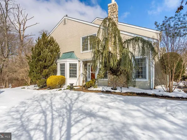 11 Bogey Cir, Doylestown, PA 18901