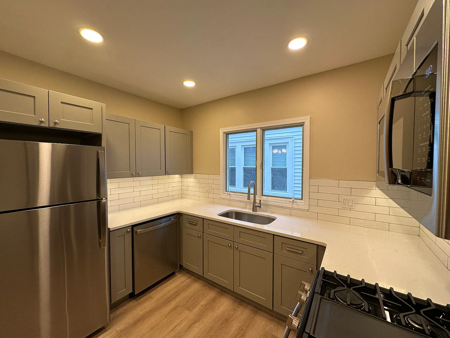 3 bed, 1450 sqft, $1,950 — Photo 2