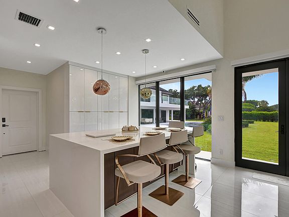 5th image of 10385 Avenida Del Rio