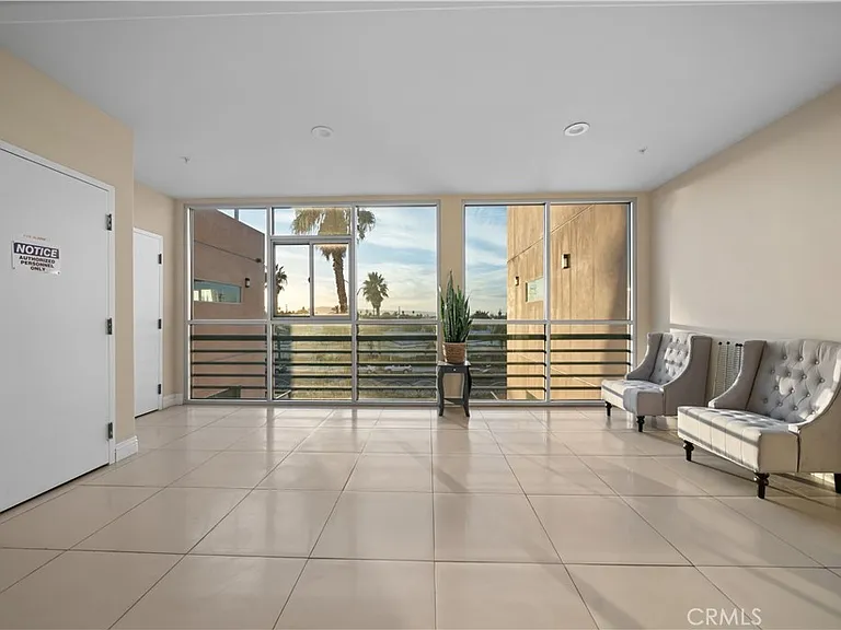 1598 Long Beach Blvd — Photo 29
