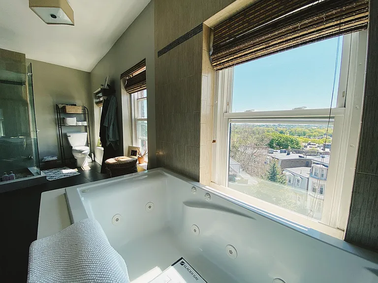 Water views from your master bathroom!