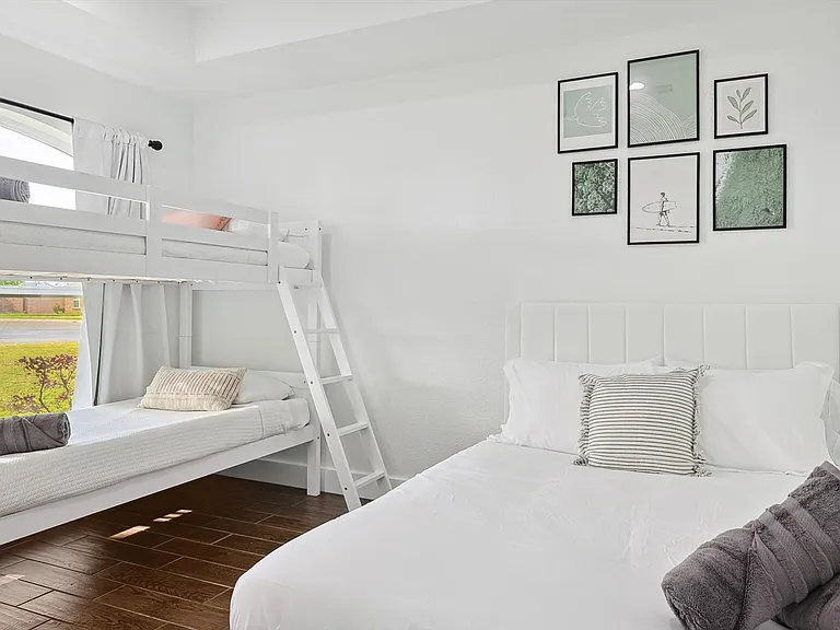 3322 Darby Ln — Photo 14