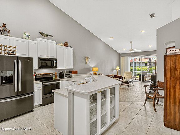 4th image of 3104 Savoy Dr