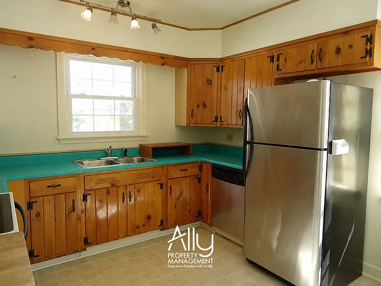1605 Cambridge Cir — Photo 7