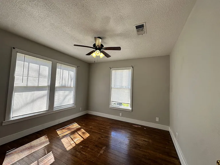 3806 Harvard St — Photo 10