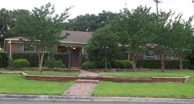 1st image of 1625 Wade Dr