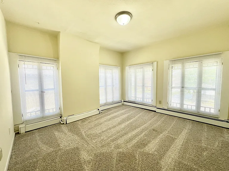 521 E Court St #4 — Photo 5