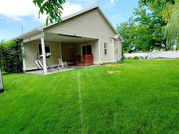 2nd image of 863 Country Club Dr