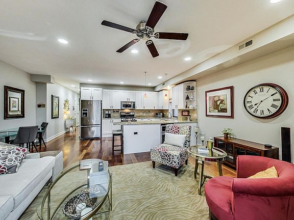 3rd image of 651 N Milwaukee Ave APT 205