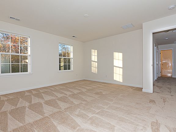 4th image of 820 Lakeland Ct