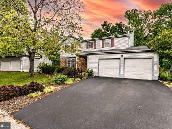 1721 Whitewood Ln, Herndon, VA 20170