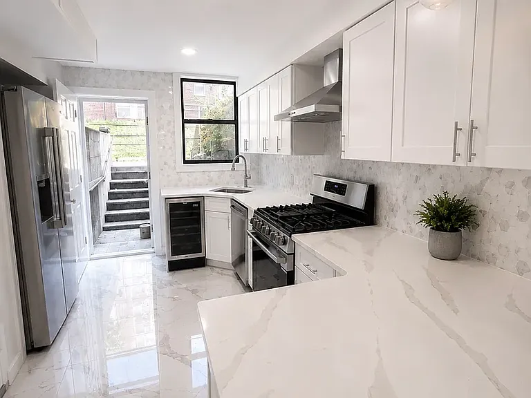69 Adelphi St #G — Photo 2