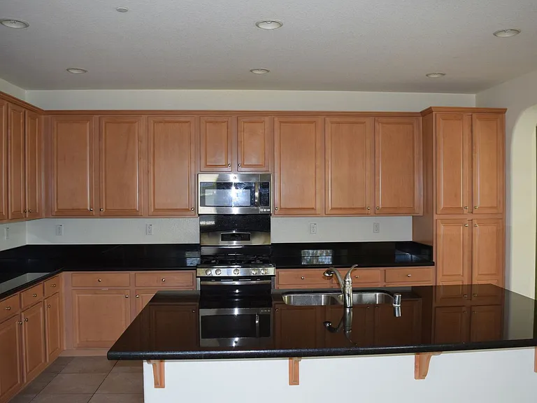 378 W Abbey Ln — Photo 6