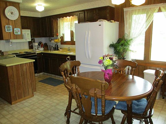 Oak cabinets. Appliances stay