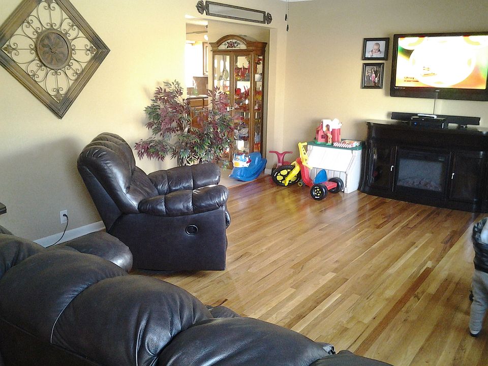 1st image of 926 E Republic Ave