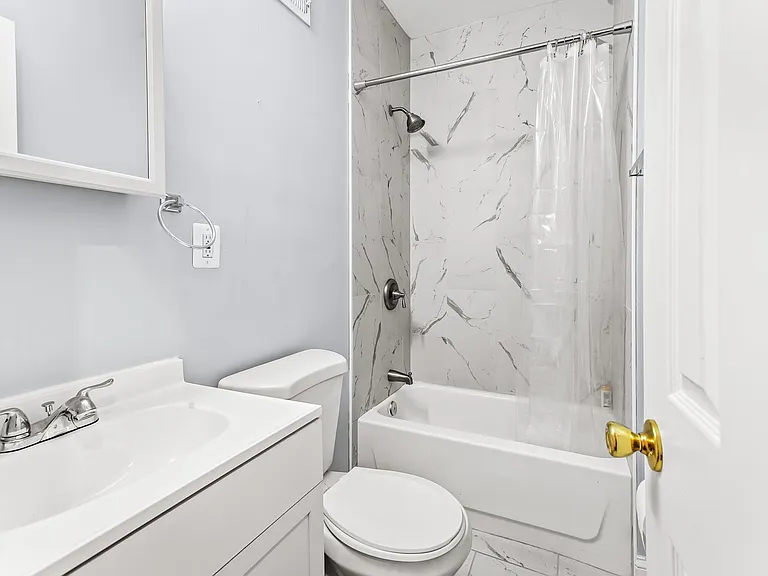 622 Melville Ave — Photo 10
