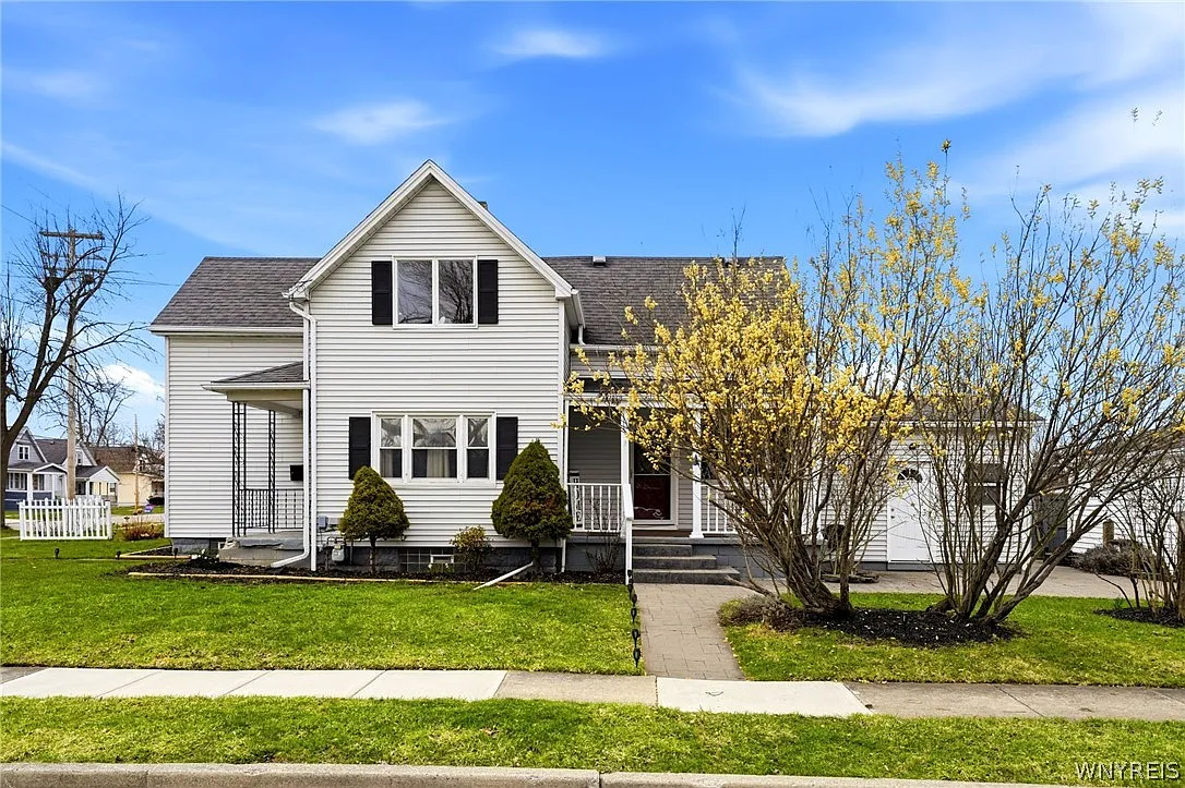 88 Erie St photo 1