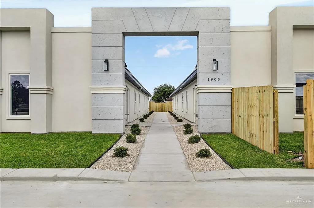 3 bed, 2.0 bath, 1100 sqft, $1,350 — Photo 3