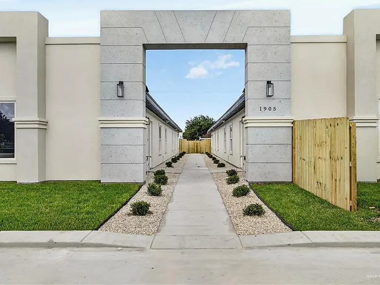 1905 Monaco Dr #1 — Photo 3