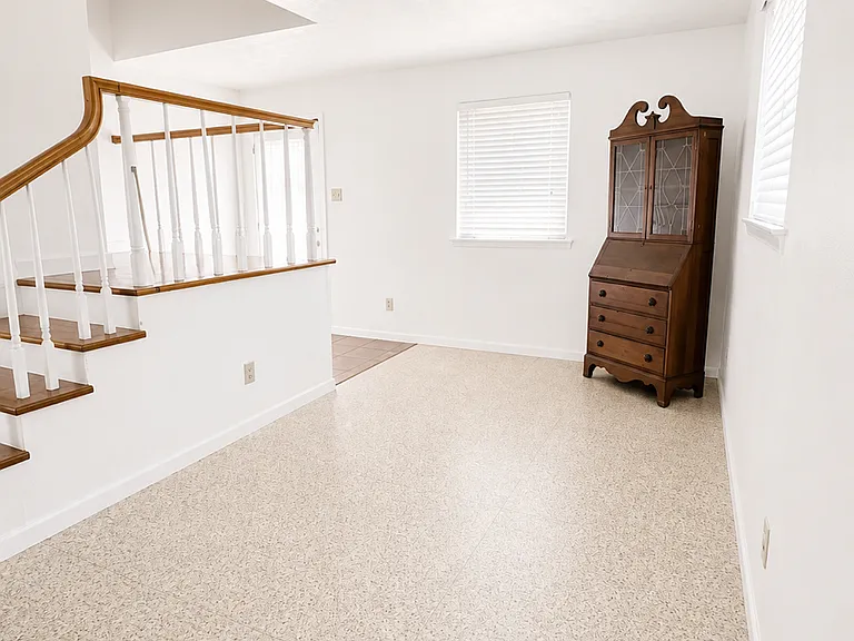 1423 Taft Park — Photo 15