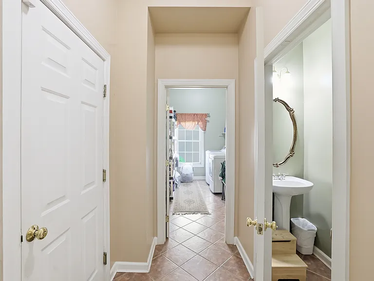 5767 Bush Hill Dr — Photo 32