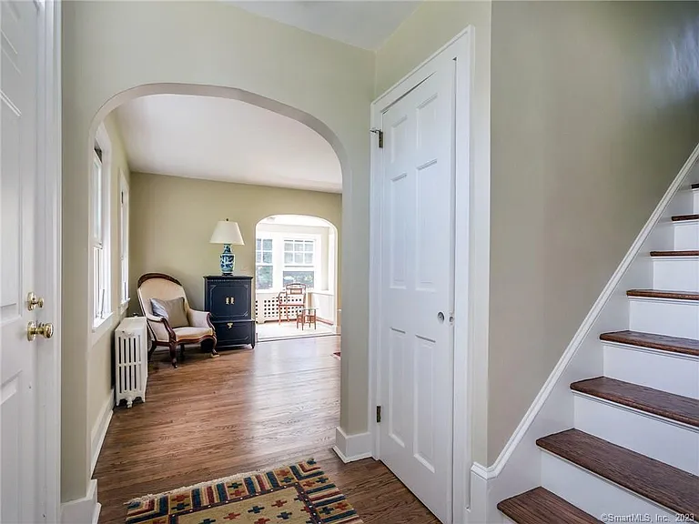 33 Washington Ave — Photo 2