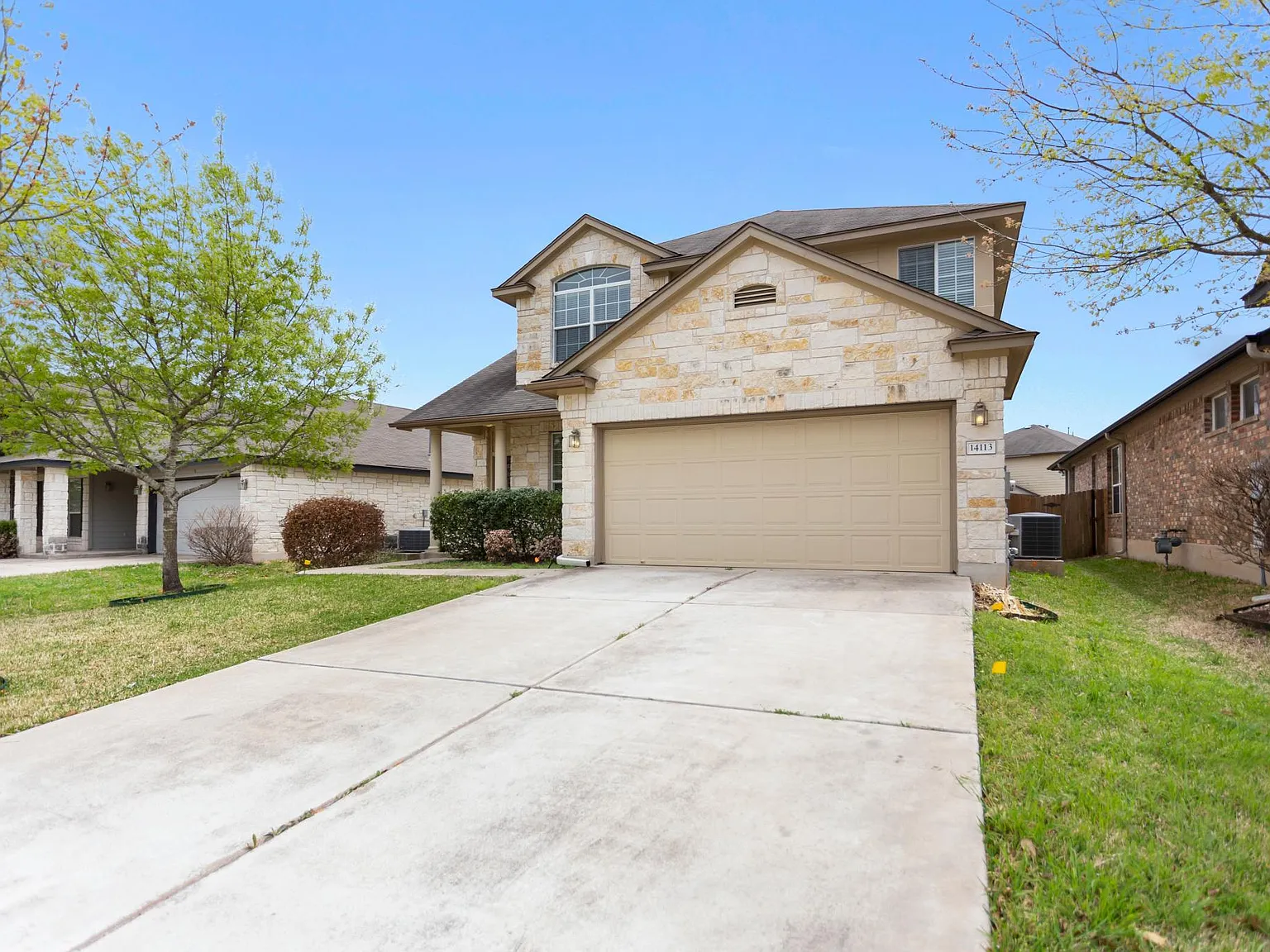 3 bed, 2.5 bath, 1956 sqft, $2,550 — Photo 2
