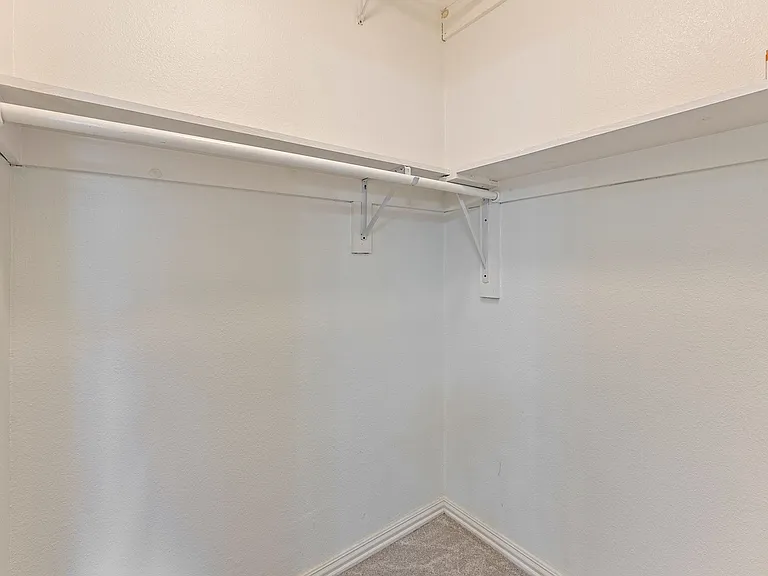 8302 Bradford Edward Cv #B — Photo 13