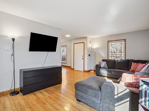 4th image of 5016 Westwood Dr