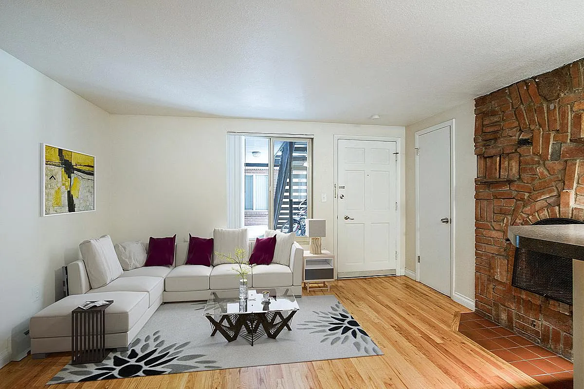 Logan Court — Photo 1